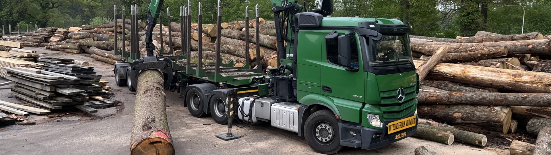 vrachtwagen_kraan-tilt-boomstam_690x690_acf_cropped